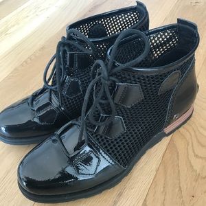 Sorel Black “Major” Mesh Boot, Size 8.5
